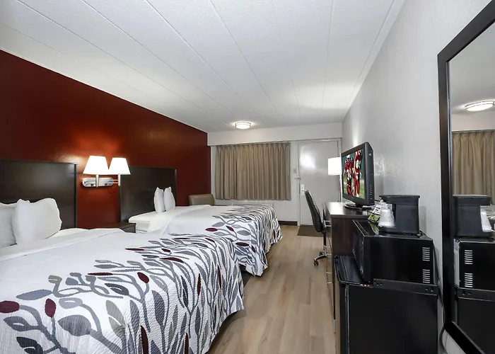 Red Roof - Normal/university Motel